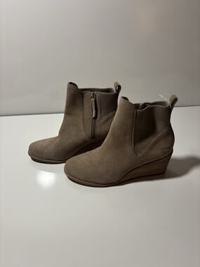 Tom’s Amelia Wedge Ankle Bootie Boots Beige NWOB Sz 9.5